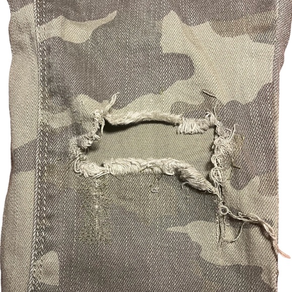 Adam Levine Camouflage Ripped Skinny Jeans - Picture 7 of 7